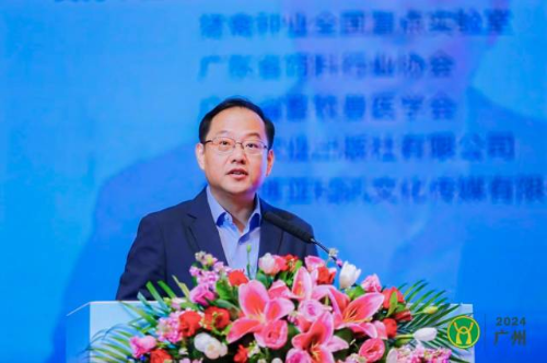 必威betways
黨委書記鄧詣群在開幕式上致辭 受訪者供圖 必威betways
黨委書記鄧詣群在開幕式上致辭 受訪者供圖