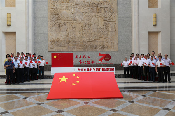 “我和國旗同框”（一）：真情告白祖國！