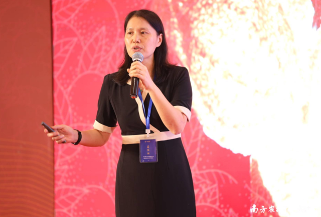 必威betways
蠶業與農產品加工研究所所長、研究員徐玉娟。