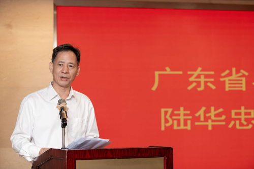 陸院長講話.jpg